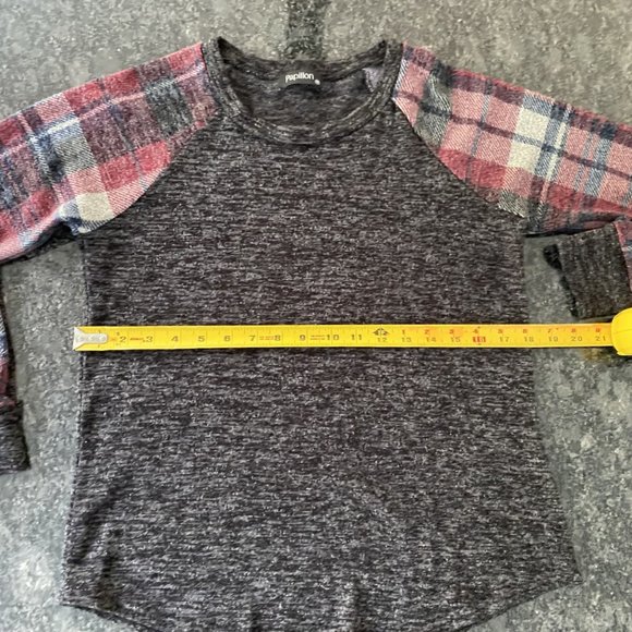 Red Plaid and Charcoal Grey Sweater Size M - Picture 8 of 8